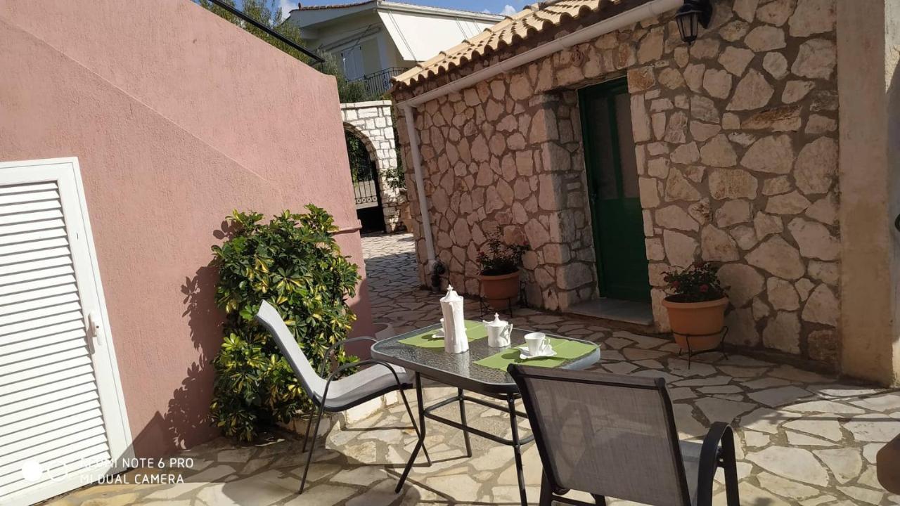 Sofias Cottage Razata Argostoli エクステリア 写真